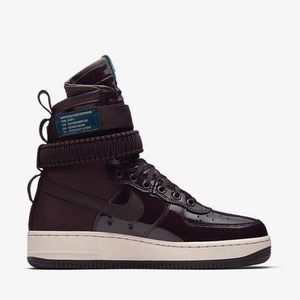 Exclusive Ruby Rose x Wmns SF Air Force 1 size 9
Premium 'Port Wine'